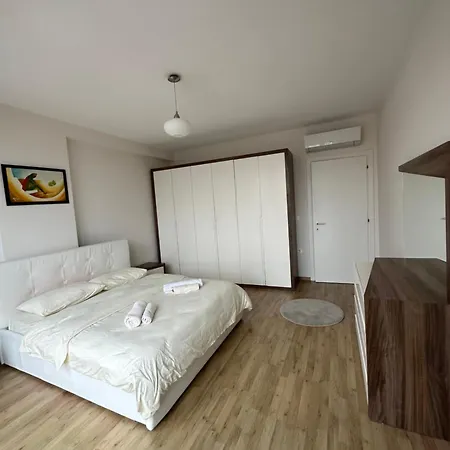 Fly Apartment *